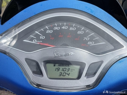 Vespa Sprint S blauw